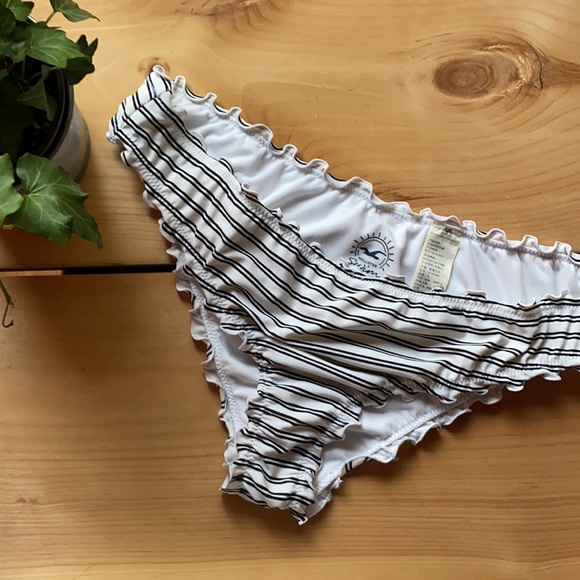 HOLLISTER✨Never Worn Bikini Bottoms✨White Stripe - Picture 3 of 7